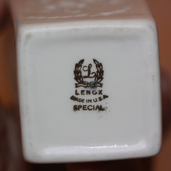 Lenox Porcelain Bud Vase Gold Raised Embossed Flowers 7.5" - Picture 3 of 3